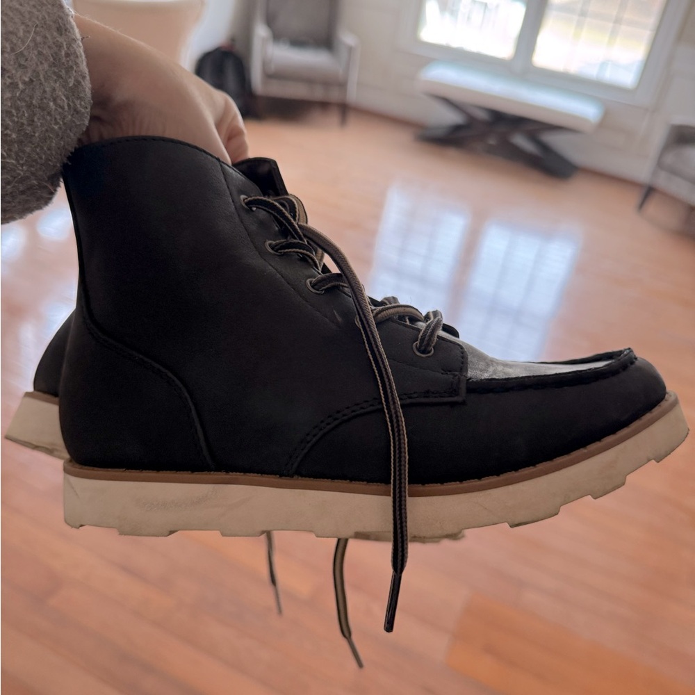 Boys size 3 suede boots